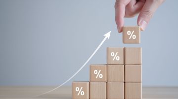 aumento do icms: caixas em cima da outra, em referência ao aumento do icms