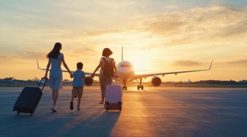 taxa-de-turismo: pessoas indo em direção ao avião
